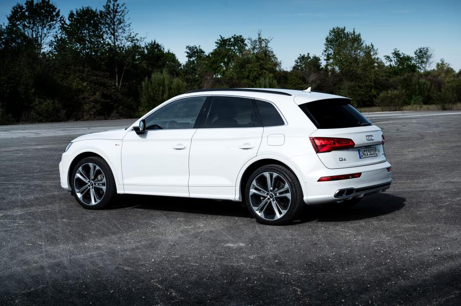  Audi Q5 55 TFSI e Quattro S-Line 2019 года  (WW) (фото 41 из 43)